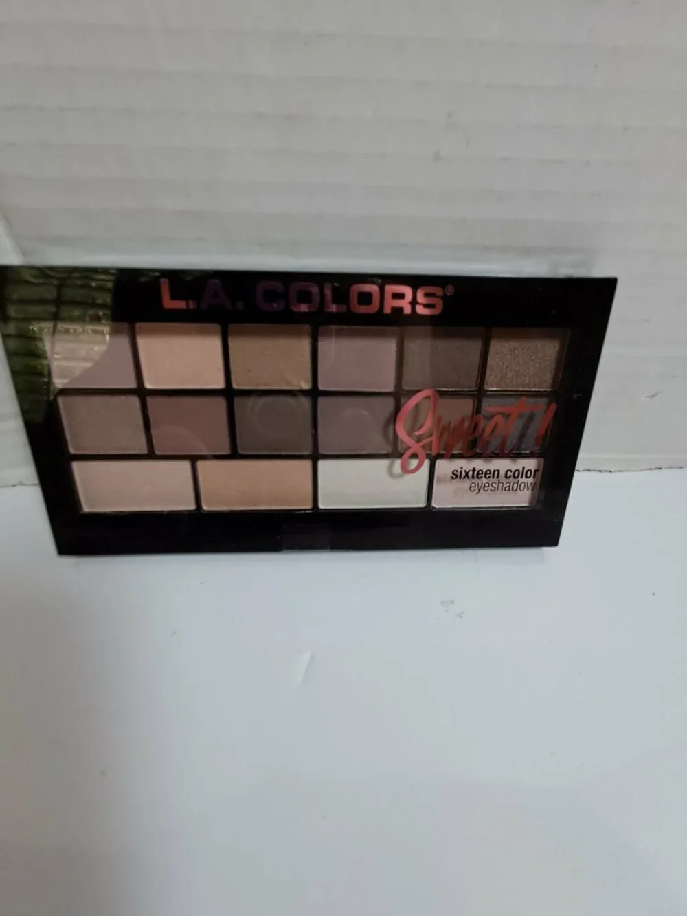 L.A. Colors Sweet Charming Eyeshadow Palette 16 Shades